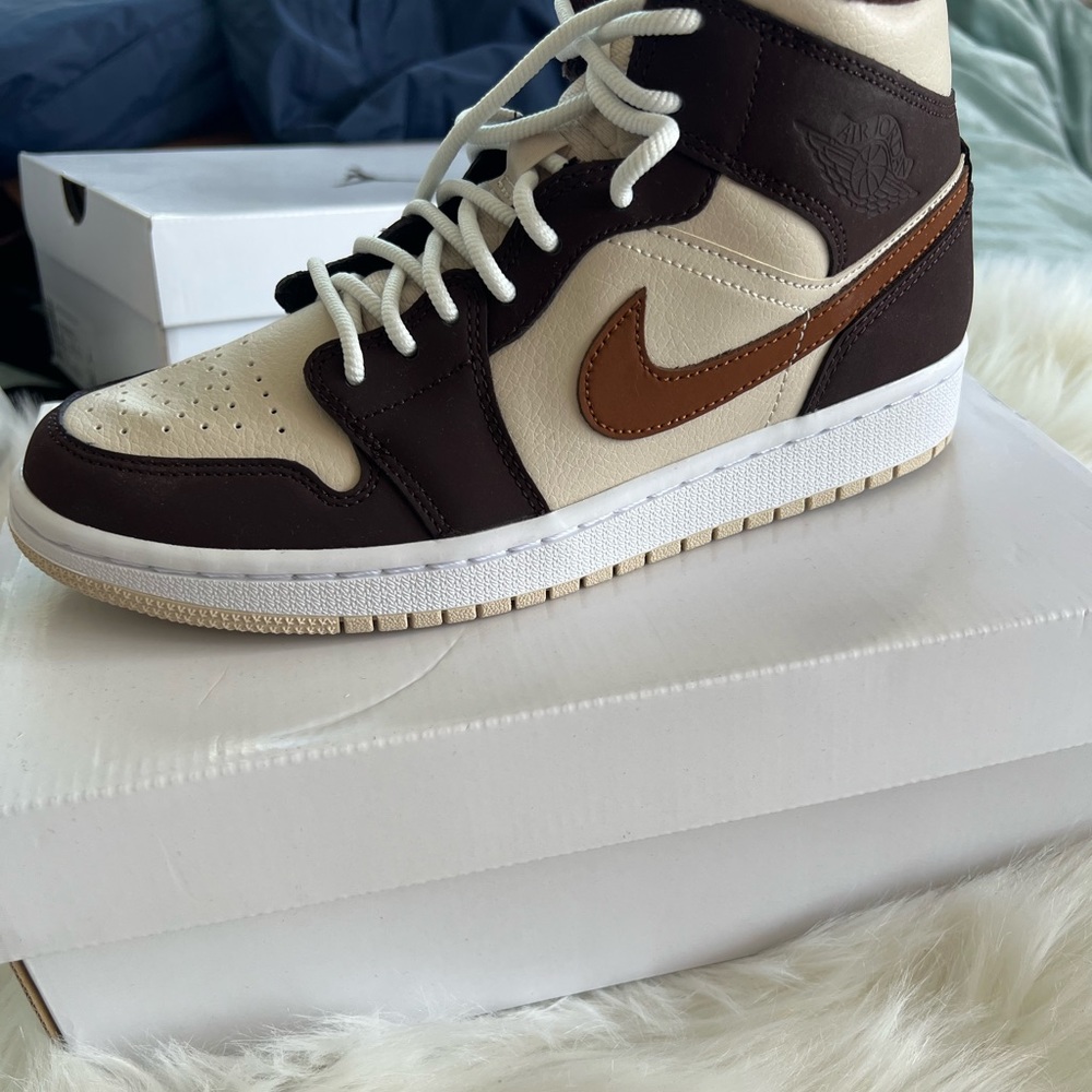 Air Jordan Mid